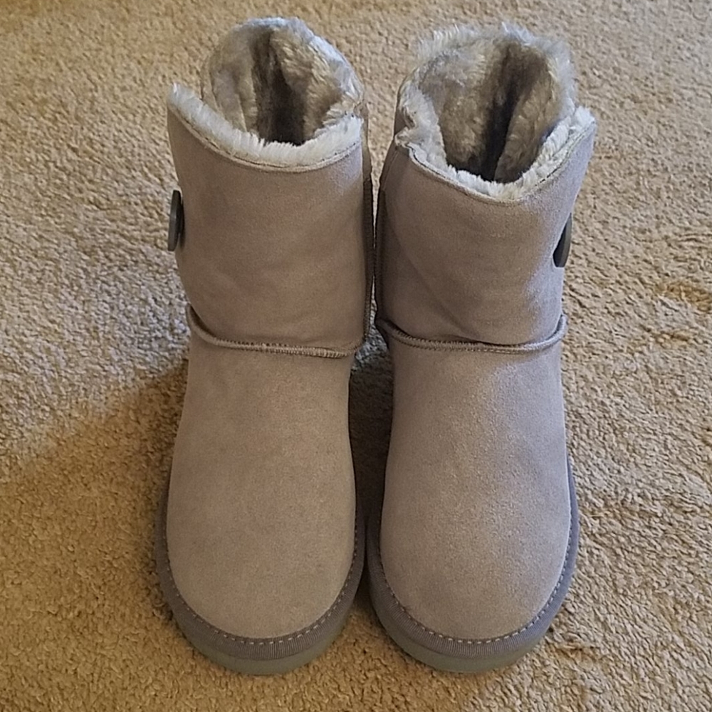 Boots - Picture 4 of 5